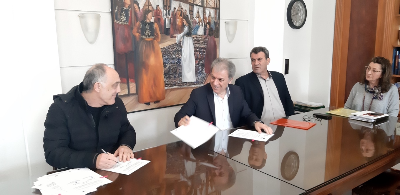 υπογραφή συμβάσεων