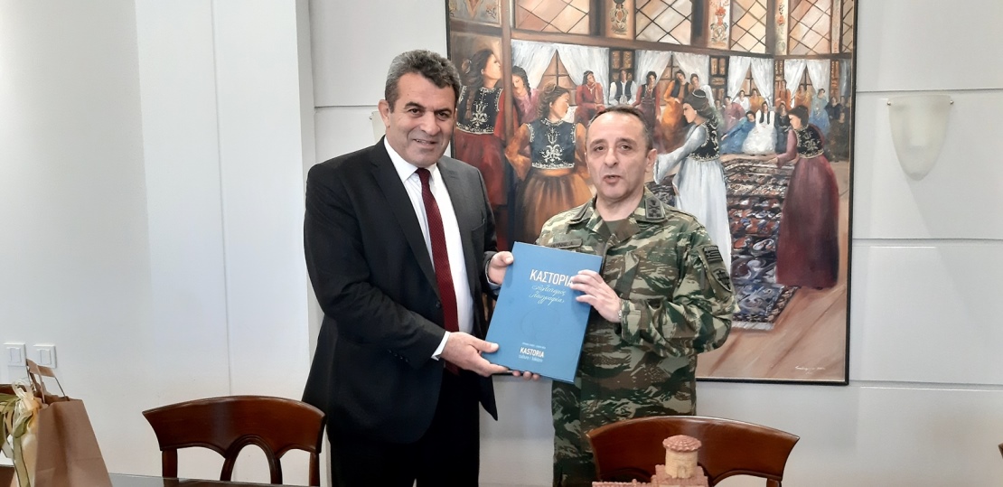 Ο Αρχηγός ΓΕΣ στον Αντιπεριφερειάρχη Καστοριάς.