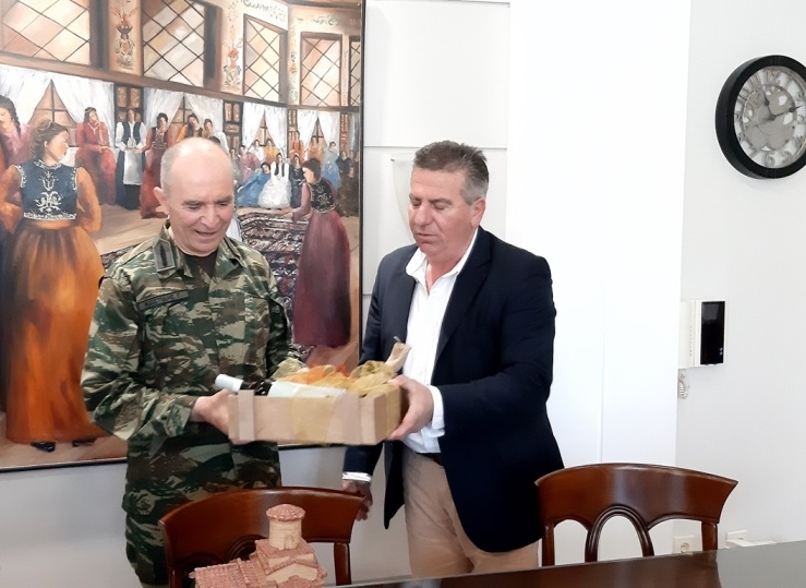 Ο Αρχηγός ΓΕΣ στον Αντιπεριφερειάρχη Καστοριάς.