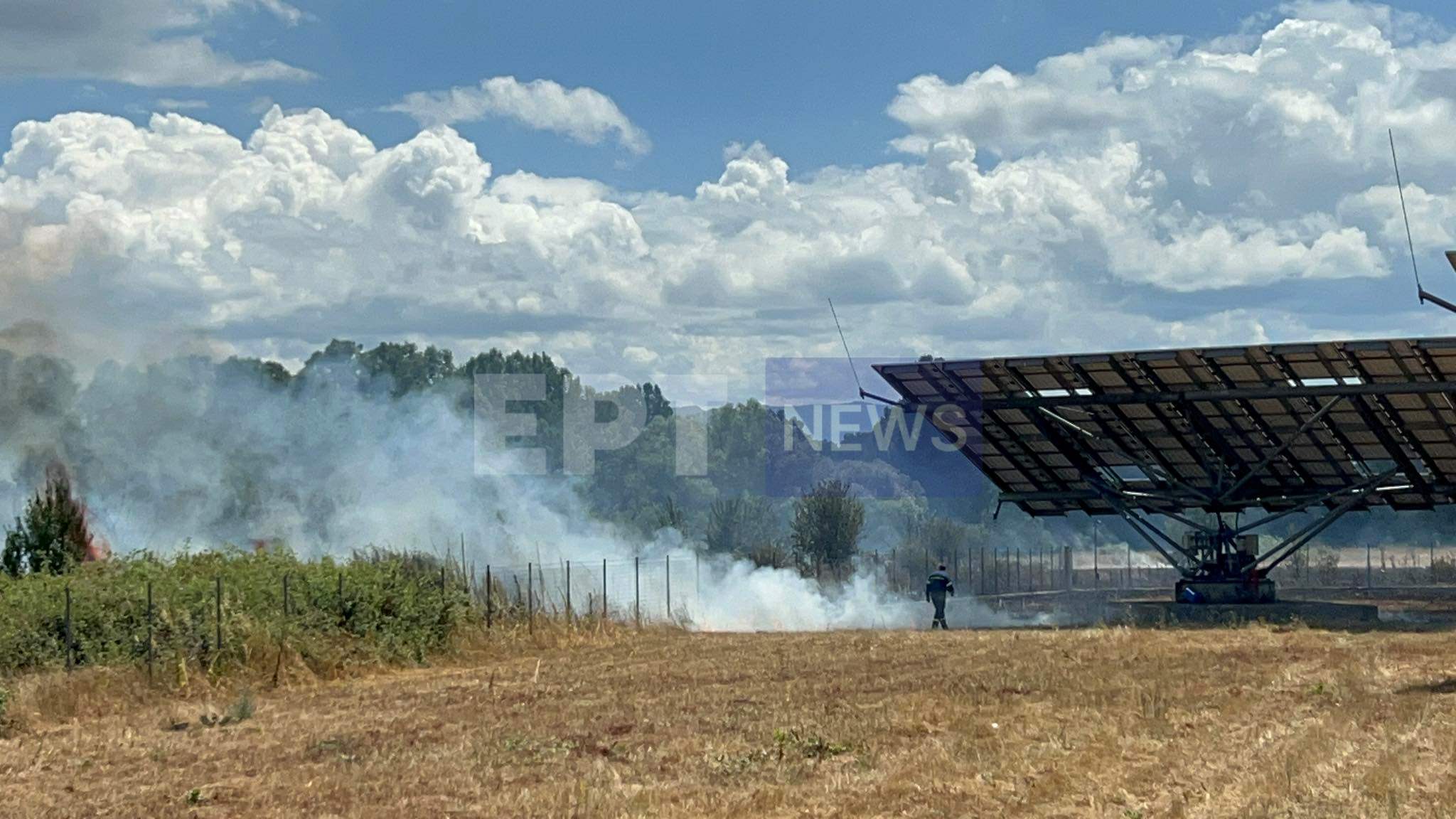 Καστοριά: Πυρκαγιά σε φωτοβολταϊκό πάρκο έξω από το χωριό Μεσοποταμία (βίντεο)
