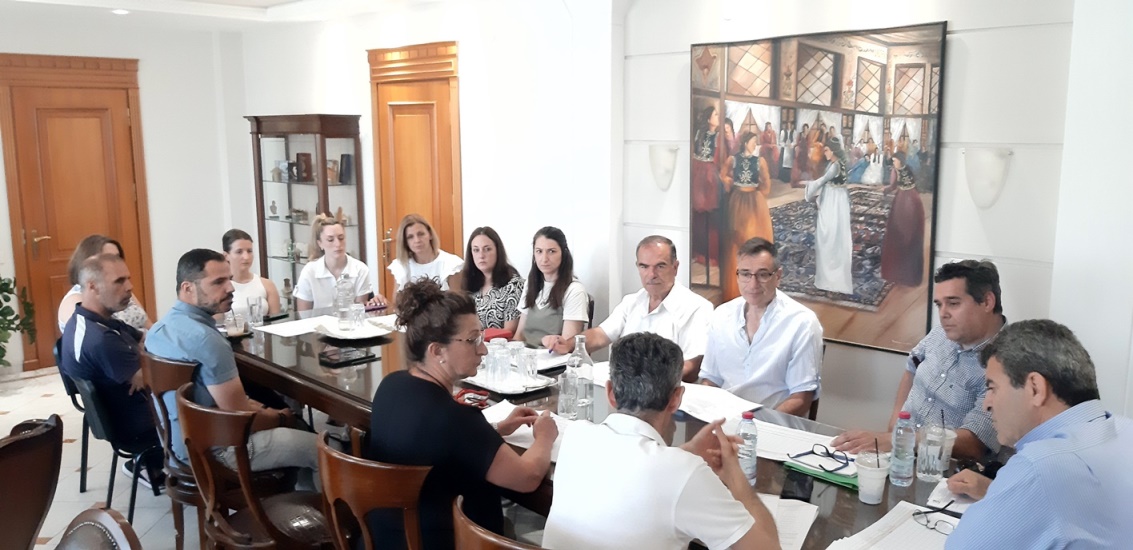 σύσκεψη με υπηρεσίες