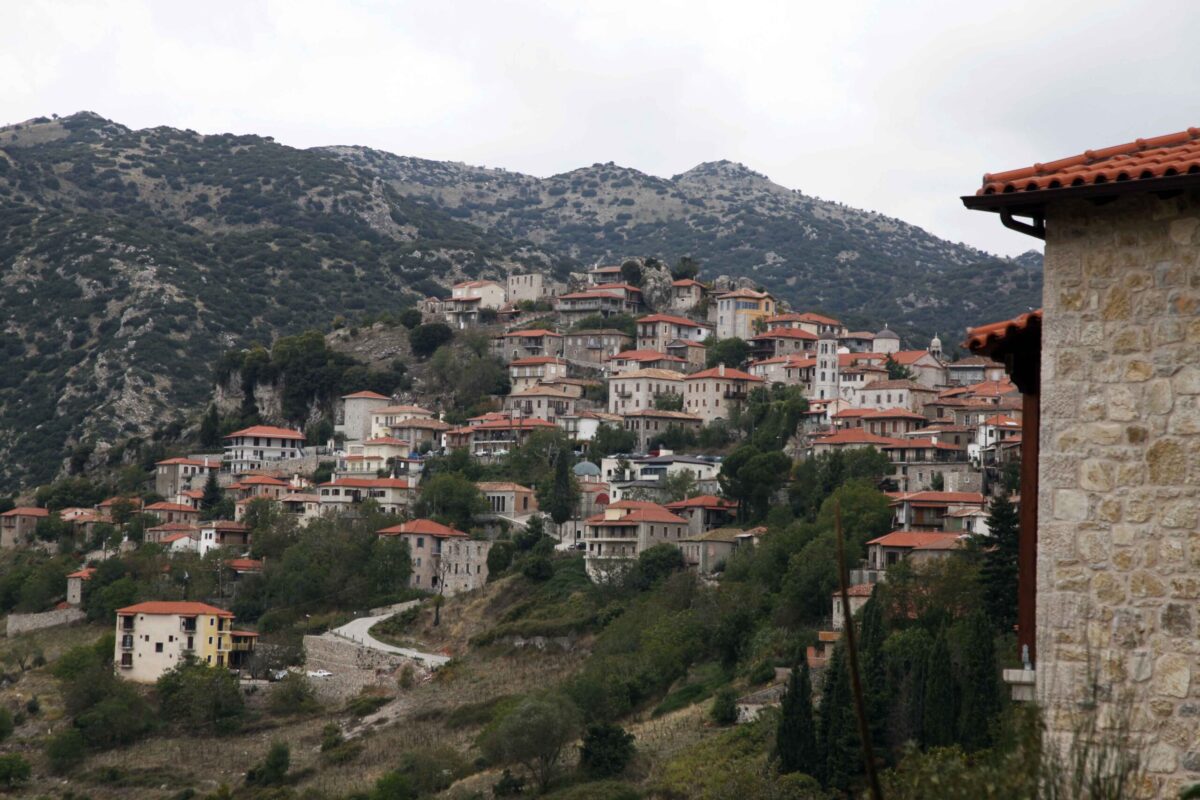 Δόμηση σε οικισμούς κάτω των 2.000 κατοίκων – Τι αλλάζει με τη νέα ρύθμιση
